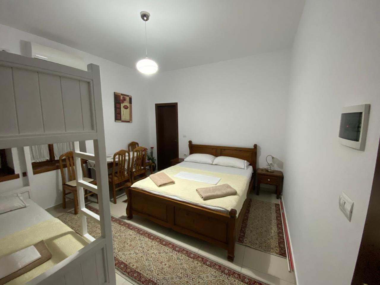 Guesthouse Cico Gjirokastër Extérieur photo